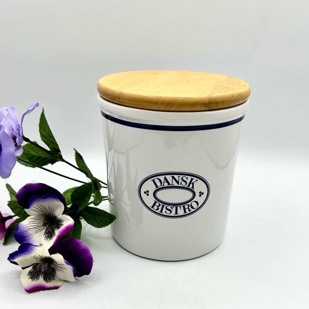 Dansk Bistro Medium Sized Canister with Wooden Lid.